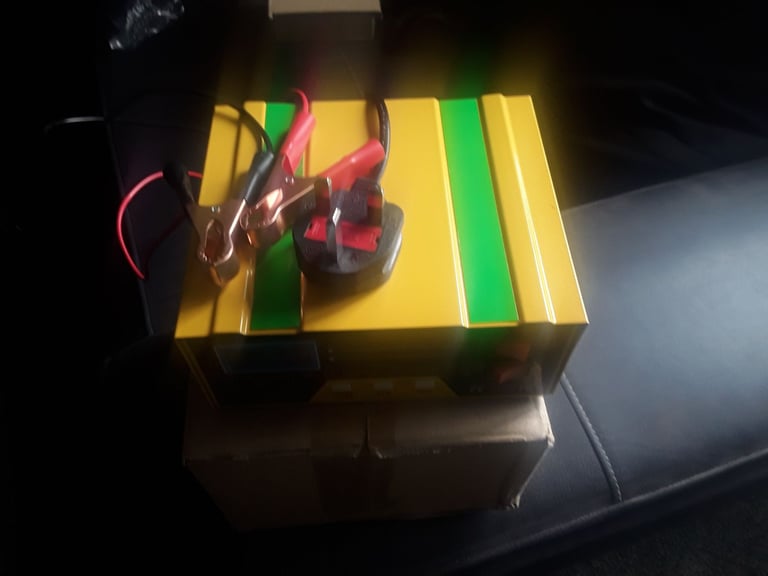 Vehicle battery charger 12v or 24v as led display fast charge heavy duty croc clips new 