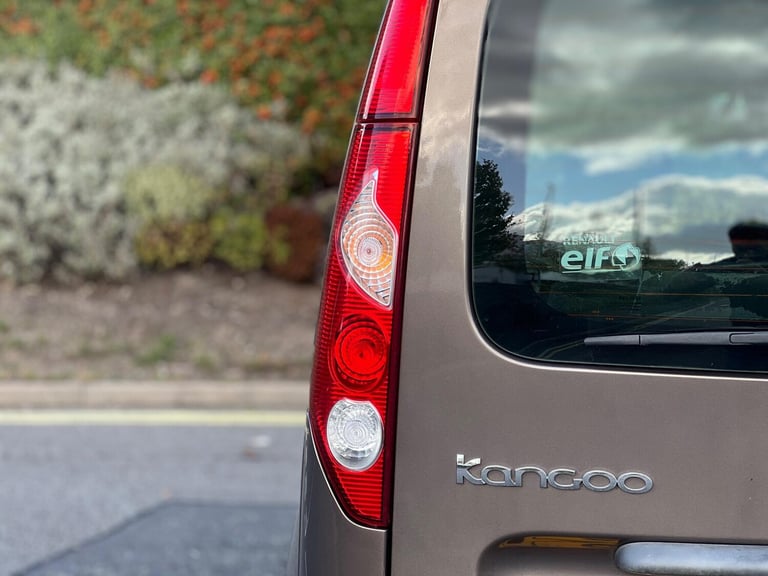 2011 Renault Kangoo 1.6 16V Expression Auto Euro 5 5dr MPV Petrol Automatic