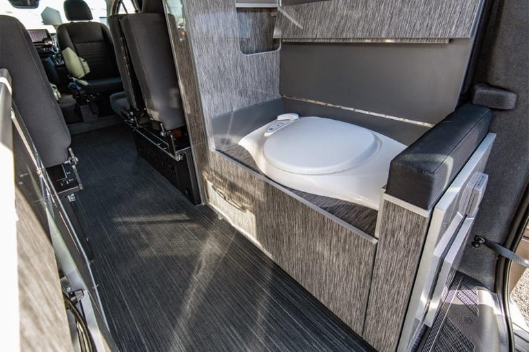 Wellhouse Ford Custom LUX XL 2