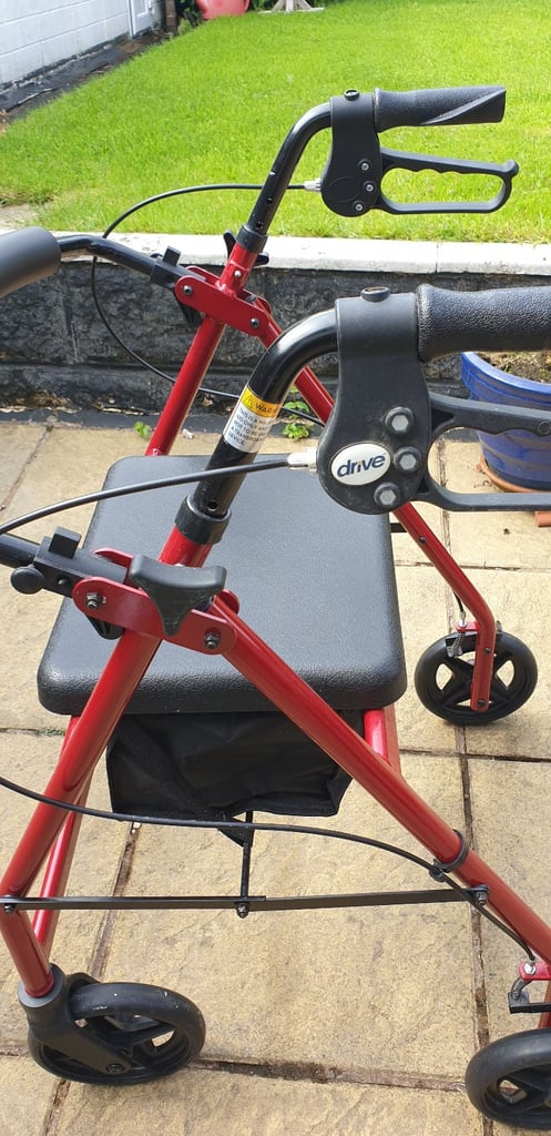 Walking aid with seat 