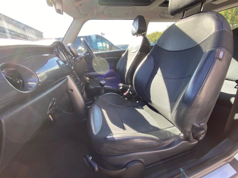 2005 MINI Hatch 1.6 Cooper Hatchback 3dr Petrol Manual Euro 4 (116 bhp) Hatchback Petrol Manual