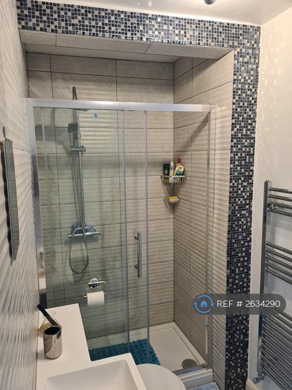 Studio flat in Parkfield Way, Bromley, BR2 (#2634290)