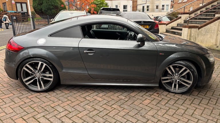 Audi, TT, Coupe, 2011, Semi-Auto, 1984 (cc), 2 doors