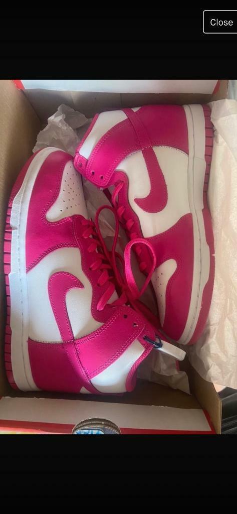 Brand new pink Nike 4.5