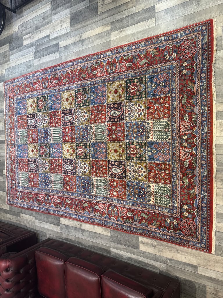 Luxurious handmade Persian Qom rug 310x200cm