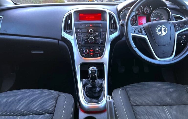 2014 Vauxhall Astra 1.6 SRi Manual 70,000 Miles . 5dr . Good Mileage . CHEAP on Fuel . HATCHBACK ...