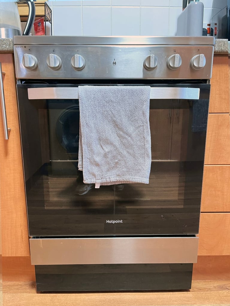 image for Hotpoint HS67V5KHX Electric Cooker 