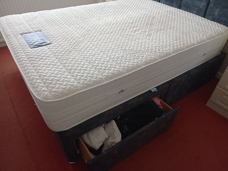 4'6 DOUBLE BED ( AS NEW)