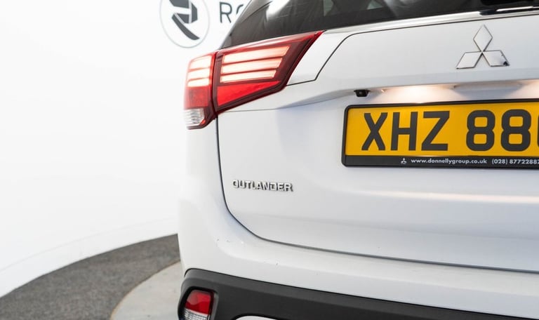 2020 MITSUBISHI OUTLANDER 2.0 MIVEC EXCEED SUV 5DR PETROL CVT 4WD EURO 6 (S/S) (