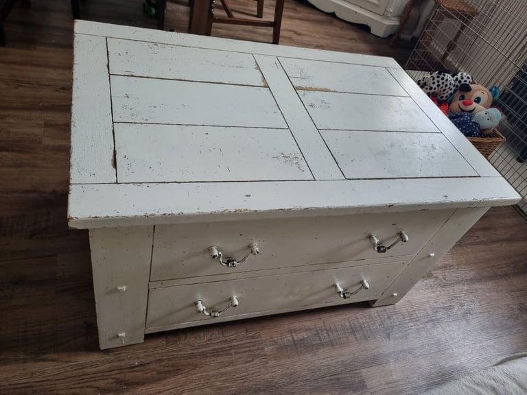 Shabby chic white coffee table 