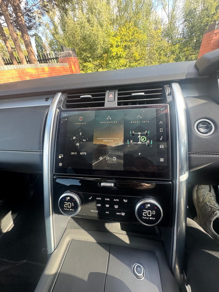 2021 Land Rover Discovery 3.0 D300 R-Dynamic SE 5dr Auto ESTATE Diesel Automatic