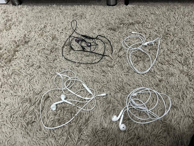 image for 4 pairs wired earbud headphones, Sony, Samsung