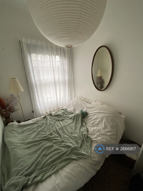 3 bedroom flat in Haringey, London, N4 (3 bed) (#2666817)