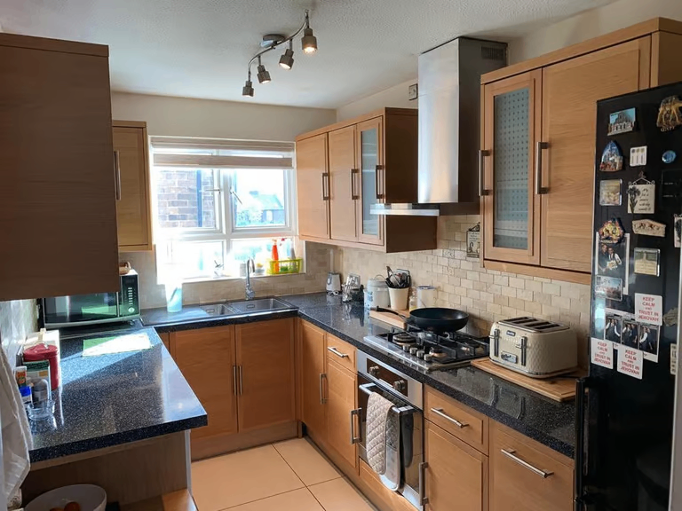 It's a shared flat with common key facilities (Shower, Toilet and Kitchen) TW4 7BX.