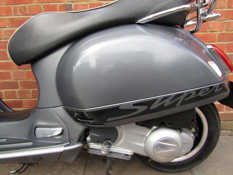 Piaggio Vespa GTS 300 * ONE KEEPER FROM NEW * 9850  MILES* MAT GREY * 
