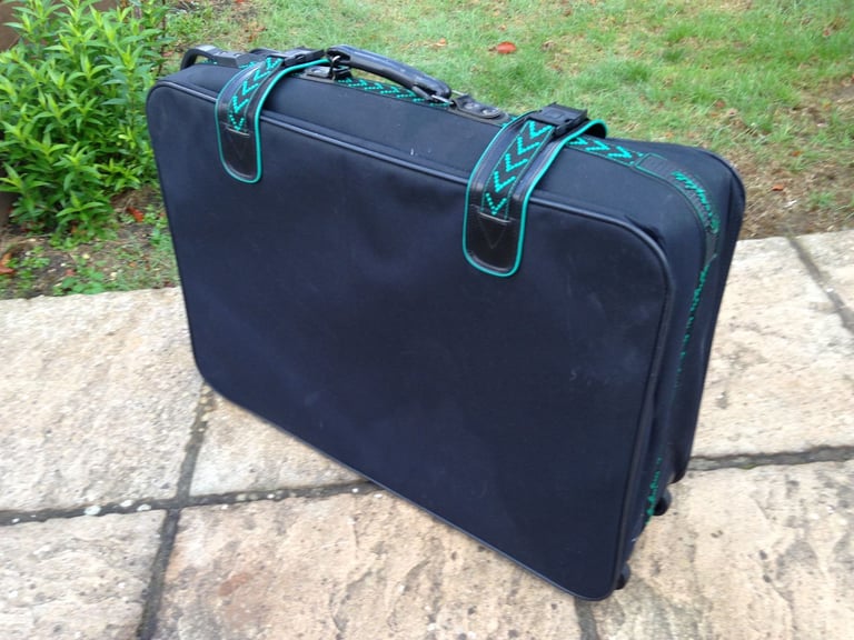 Large suitcase travel case 