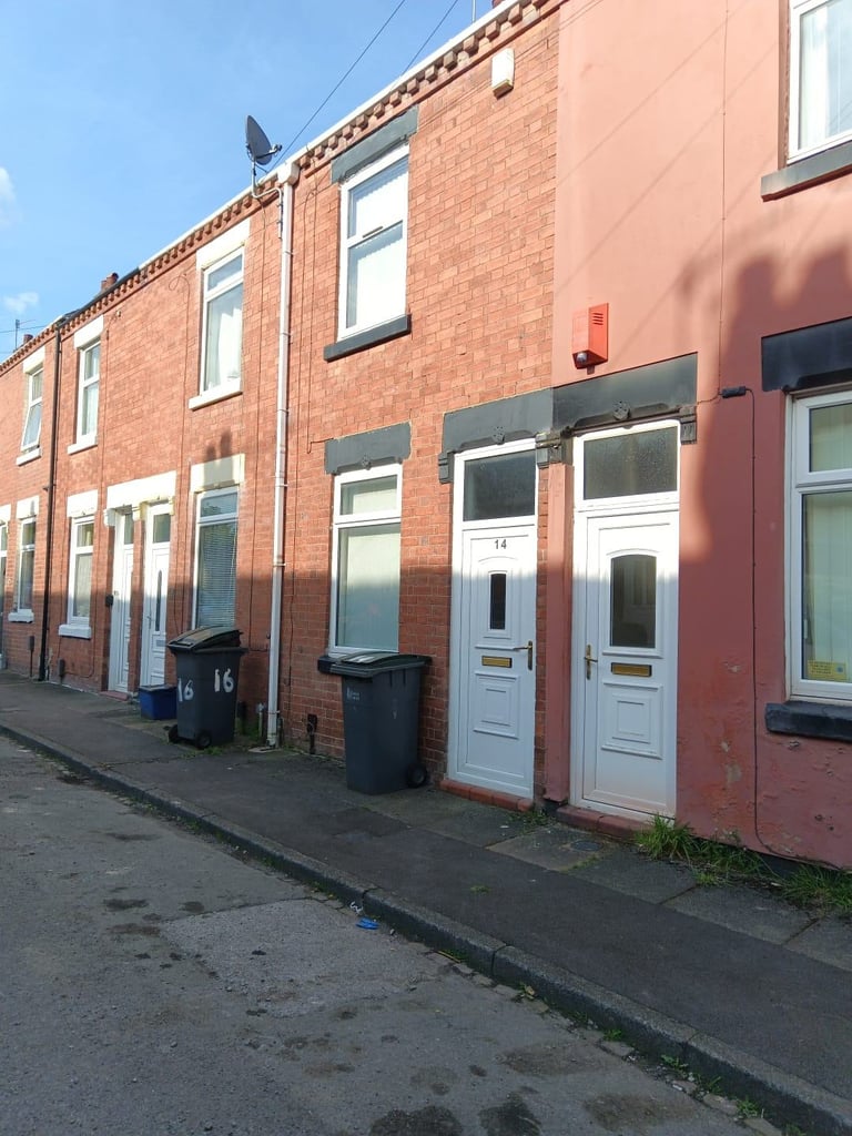 Refurbished 2 bedroom terraced property in Stoke
