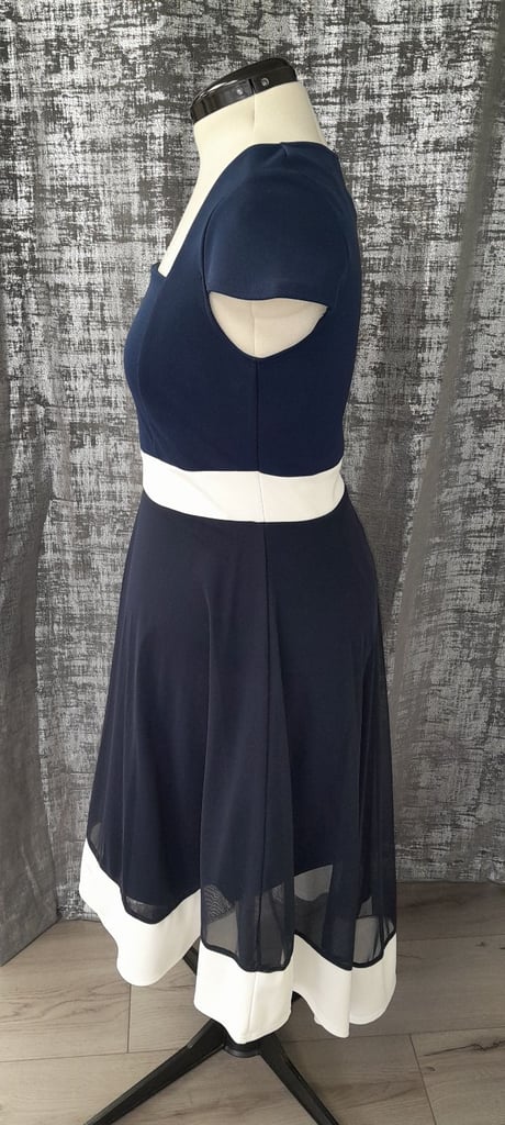 Brand new quiz dress in navy and cream