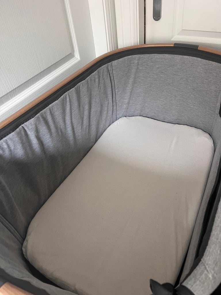 Maxi cosi iora next to me crib 