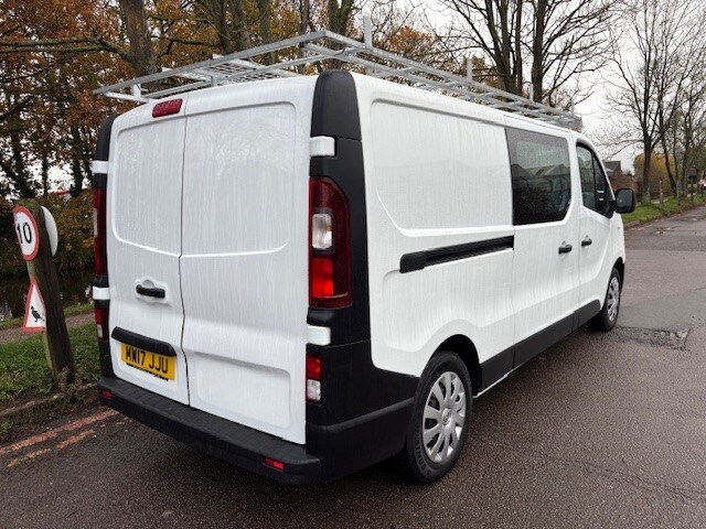 2017 Renault Trafic LL29 dCi 95 Business Crew Van 6 SEATER A/C WINDOW VAN Diesel Manual