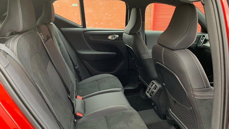 2024 Volvo XC40 2.0 B4 MHEV Plus SUV 5dr Petrol Hybrid DCT Auto Euro 6 (s/s) (197 ps) ESTATE Petr...