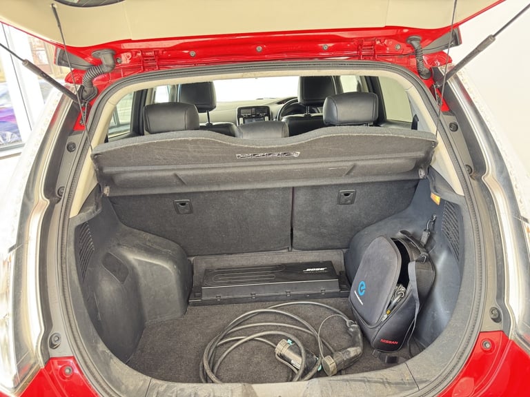 NISSAN LEAF 30kWh Tekna Red Auto Electric 2017