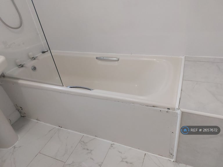 3 bedroom flat in Terrars Croft, Edinburgh, EH8 (3 bed) (#2657672)