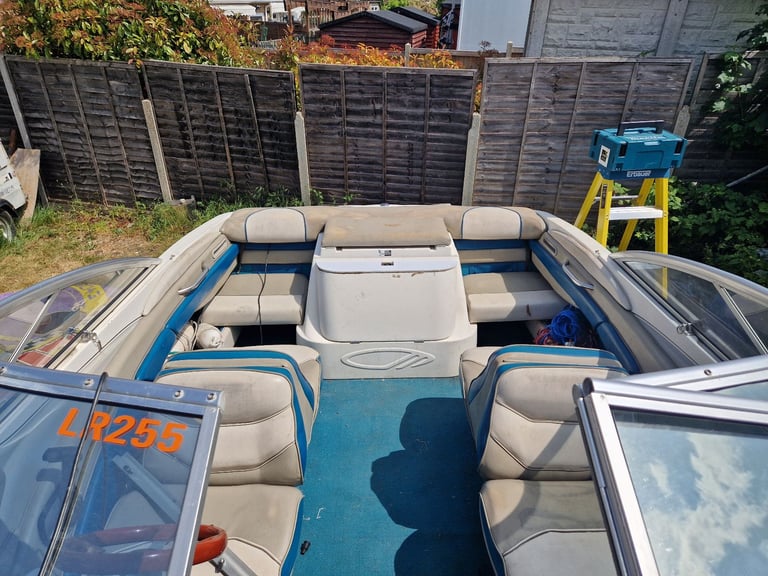 Speed boat bow rider maxum 19s