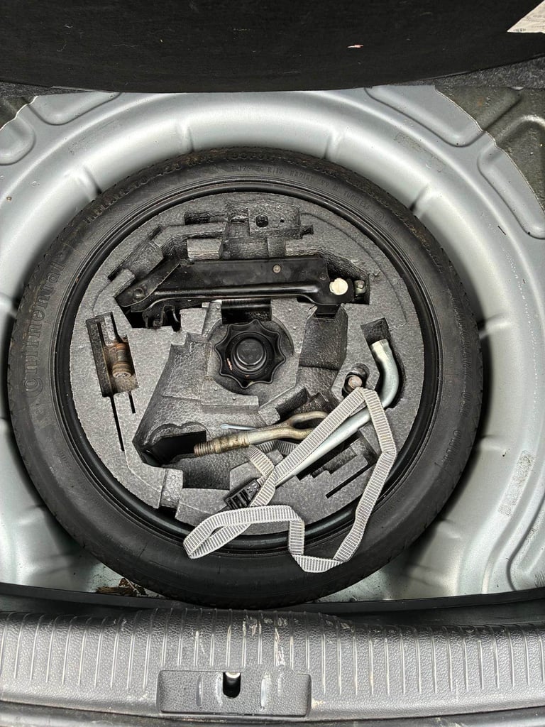 Volkswagen, GOLF, Hatchback, 2004, Manual, 1390 (cc),3 doors - Image 4