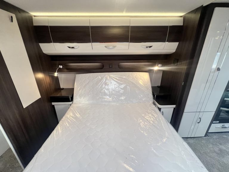2024 HOBBY PRESTIGE 720 WQC 4 Berth fixed island bed End washroom