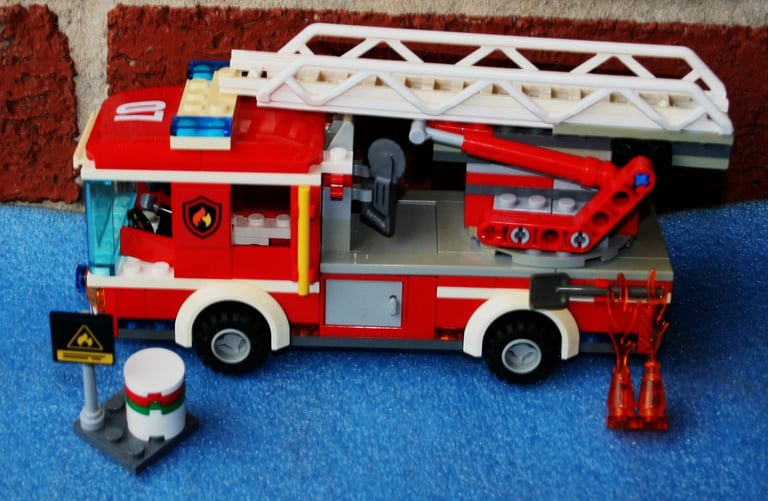 Lego Fire Engine - as per the attached photos