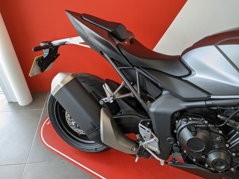 2025 HONDA CB1000 HORNET GREY MATT METALLIC QUICKSHIFTER BELLYPAN F/COWL FITTED