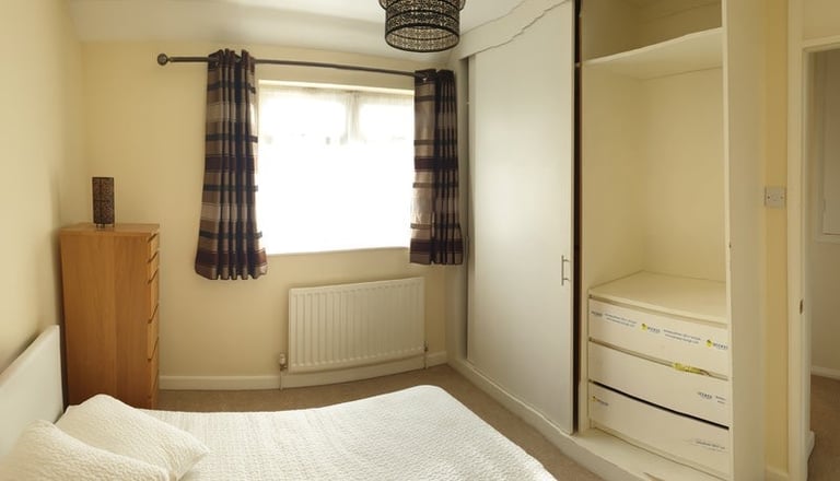 Double bedroom near Heathrow airport 
