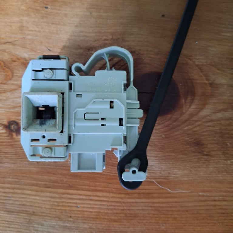 image for Bosch Series 4 washing machine door lock