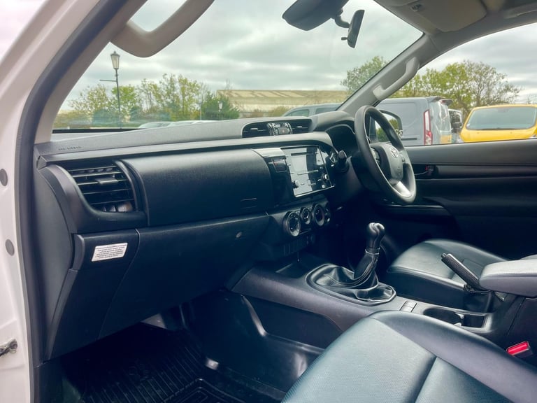 Toyota Hilux D-4D 150 ACTIVE 4WD SINGLE CAB WITH TRUCKMAN TOP