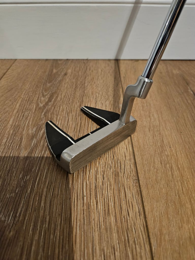 Wilson player-Fit gents premium package set, RH, graphite shafts and cart bag.