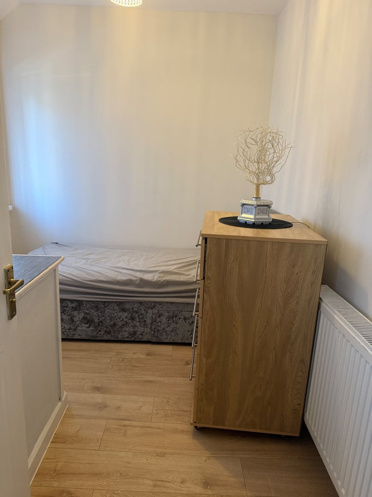 Room for Rent (Prefer Female) – LS8, Leeds In a Shared Family House
