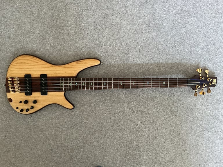 Ibanez SR1305  5 string bass guitar