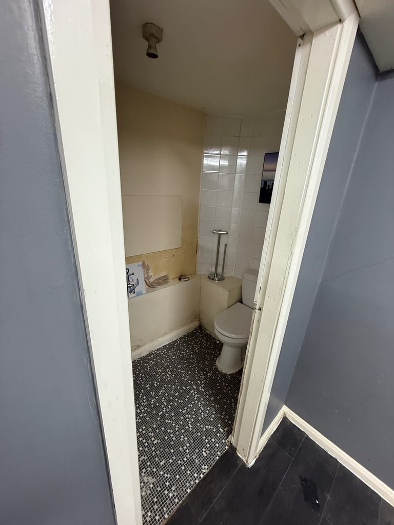 SHOP TO RENT IN HALIFAX HX1 1XQ