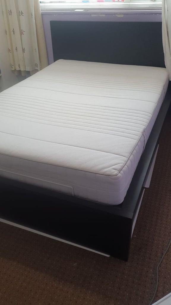 Double sized bed canapé