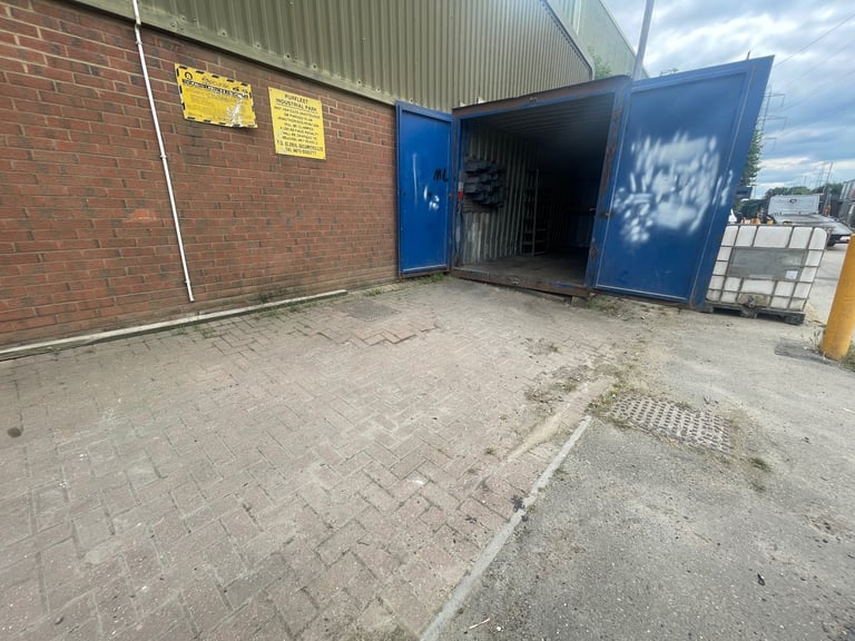 Workshop 20ft container commercial industrial yard unit with electricity and parking