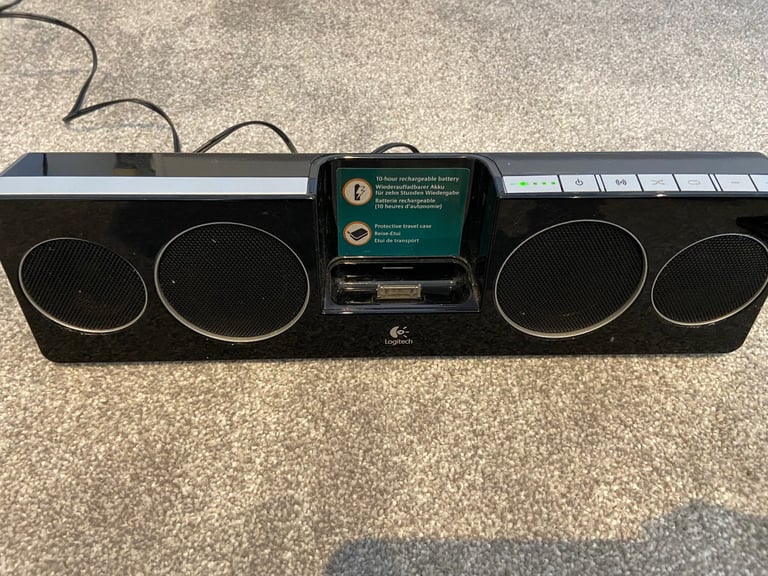 Portable speaker with Apple 30 pin dock connector