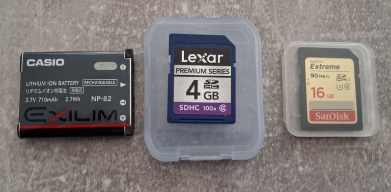 Casio Digital Camera Exilim EX-Z35 12.1MP Black C/W Case, Charger, Cards + More