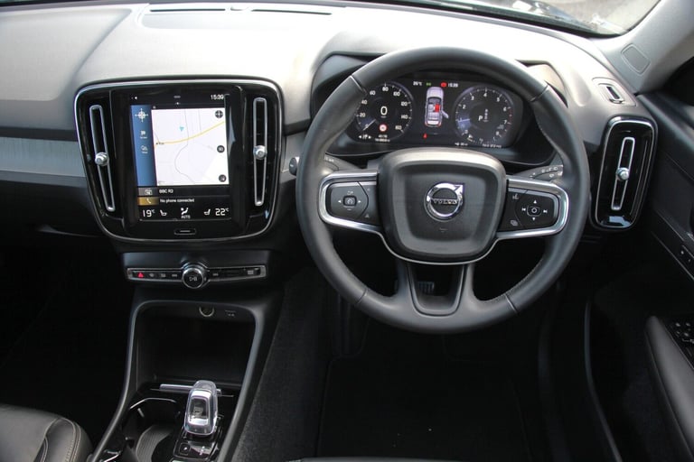 2022 Volvo XC40 T3 INSCRIPTION Estate Petrol Automatic