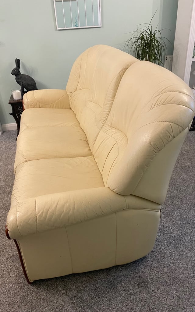 CREAM LEATHER SOFA FURNITURE VILLAGE ITALIAN 3-SEATER WITH 2 OPTIONAL MANUALLY-OPERATED FOOTRESTS 