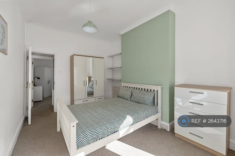 1 bedroom in Welbeck Avenue, Plymouth, PL4 (#2643716)