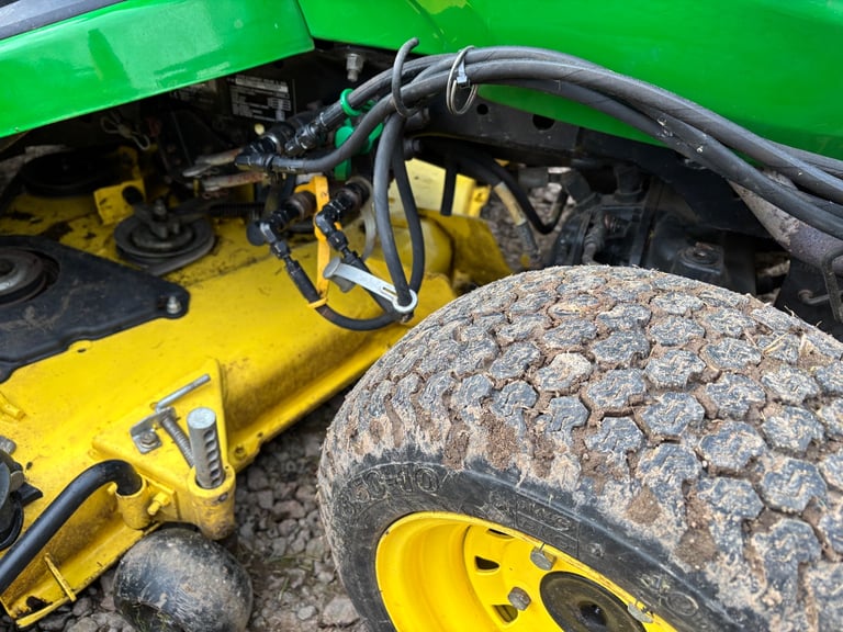 X758 John Deere ride on mower