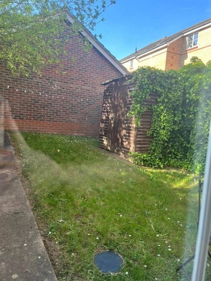 Room available to rent ~ Female only occupants