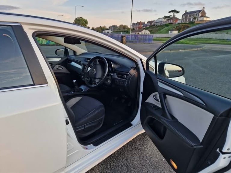 Toyota, AVENSIS, Estate, 2017, Manual, 1598 (cc), 5 doors