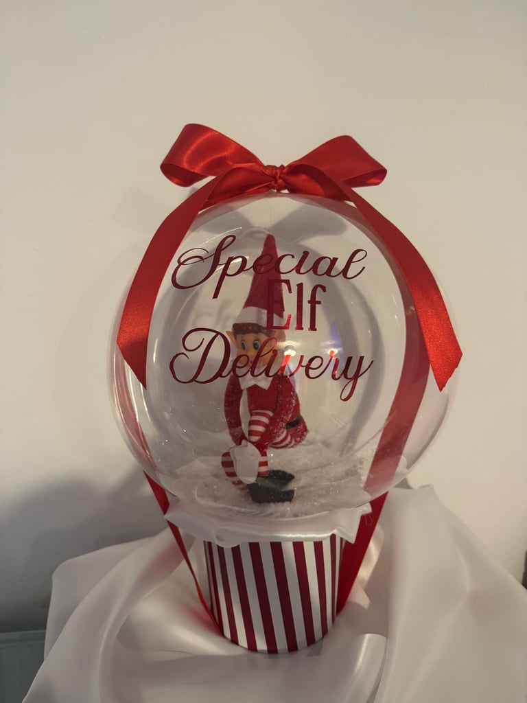 Elf arrival balloons